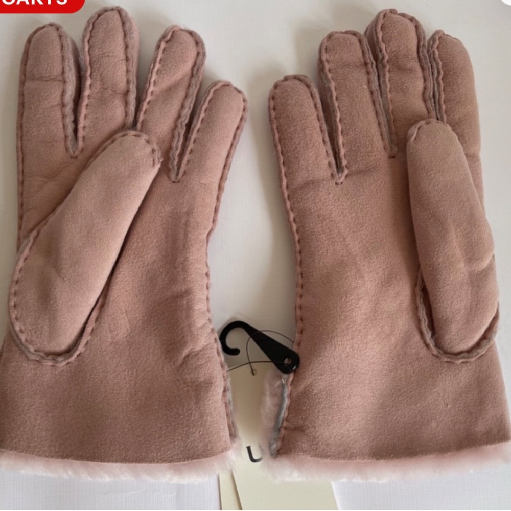NWT UGG Women’s Genuine Shearling Gloves Pink